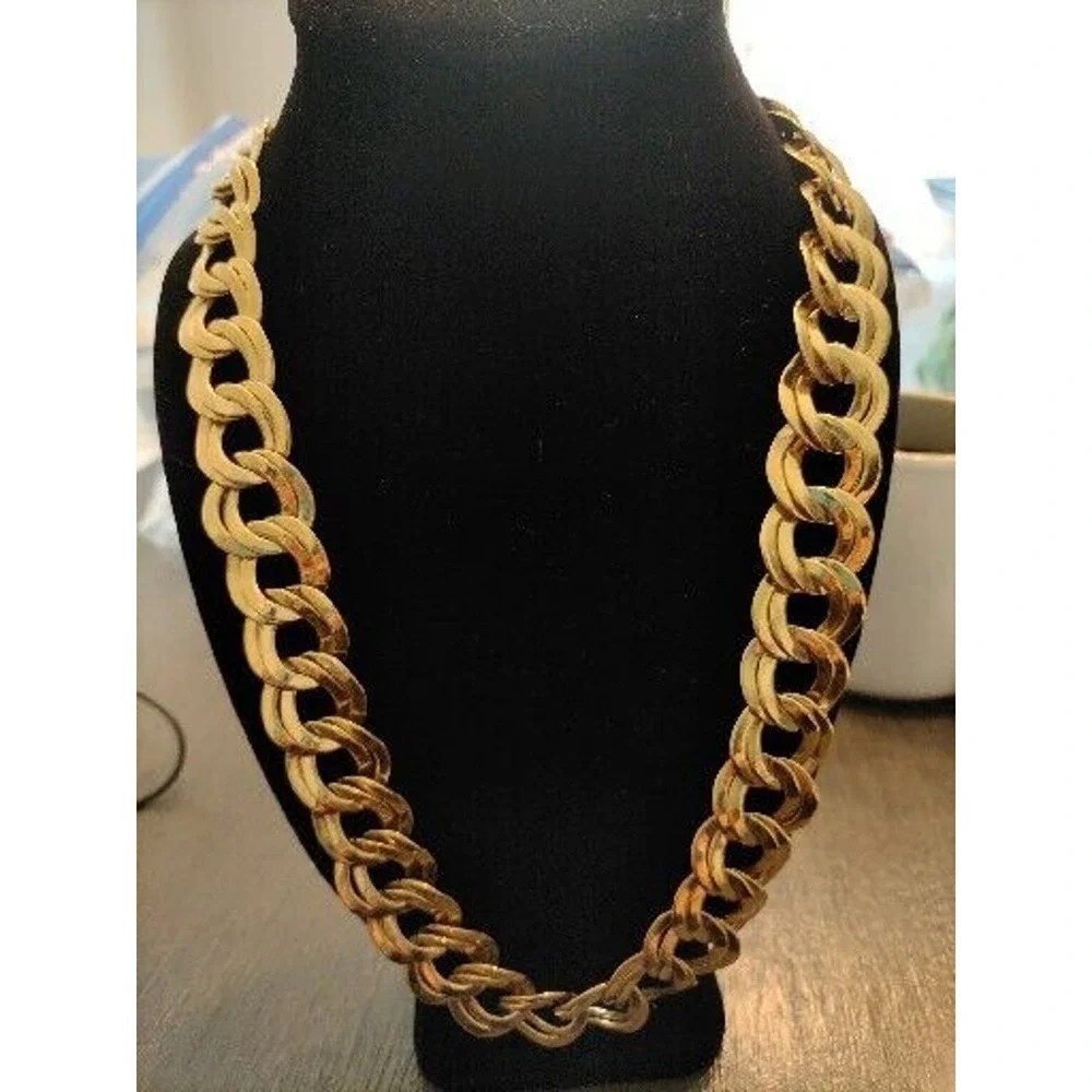 BEAUTIFUL AND ELEGANT NO MARK GOLD TONE NECKLACE DOUBLE CIRCLE LINKS NICE WEIGHT